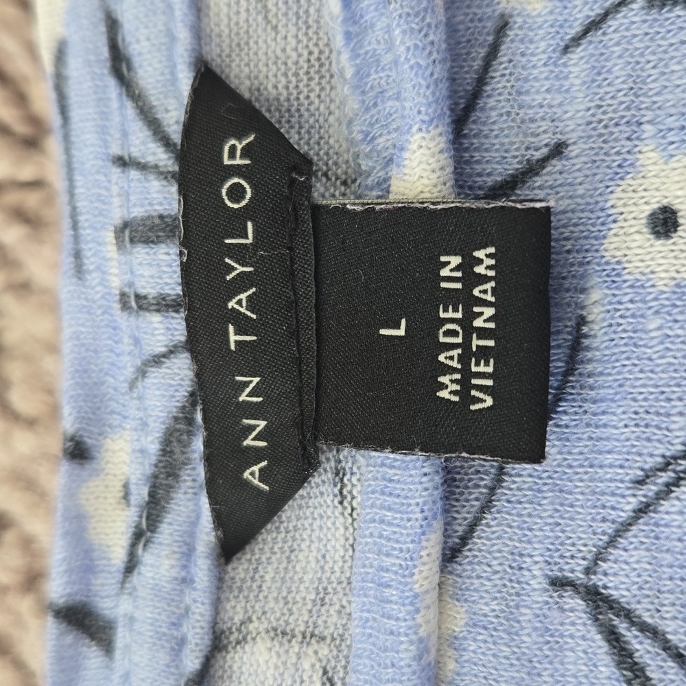Bundle - Four Ann Taylor Tshirts - Picture 4 of 16